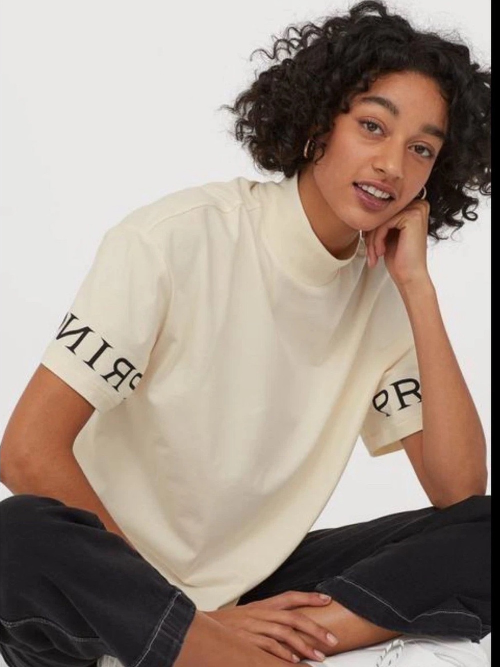 Pringle of Scotland x H&M Cream Short Sleeve Mock Neck Tee with Sleeve Logo M